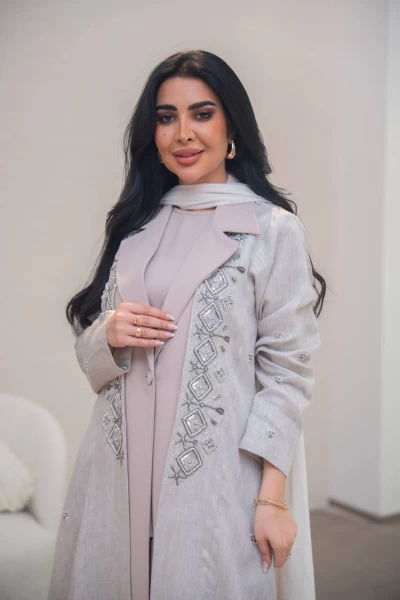عباية بليزر بخام لينن مع كريب باللون البيج مع شك يدوي C:IB323 Beige